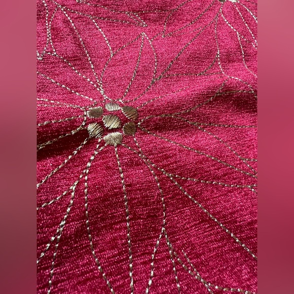 Table runner - Picture 2 of 2